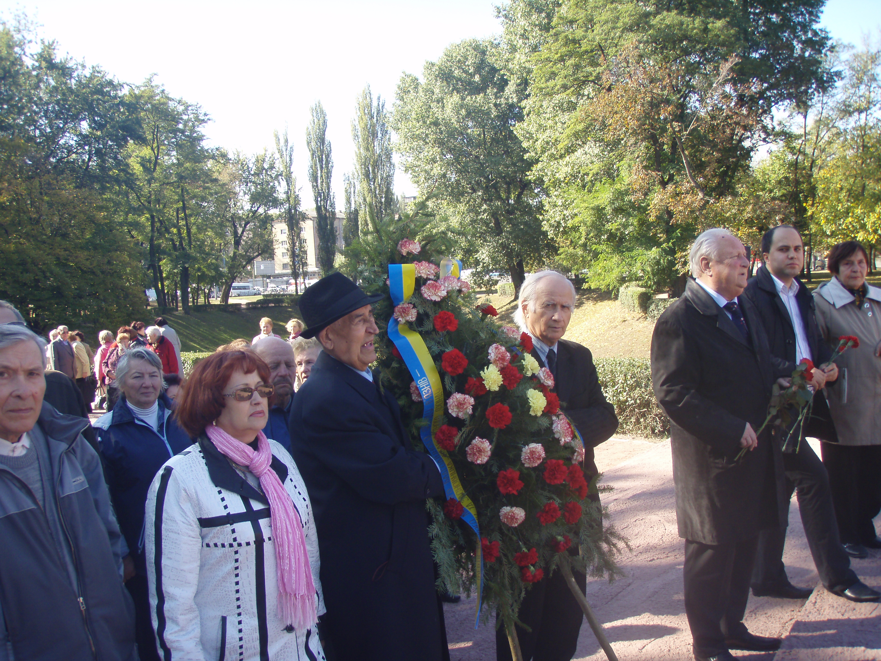 Члени Української спілки в’язнів – жертв нацизму 3 листопада 2011 року вшанували пам’ять загиблим в Бабиному Яру.