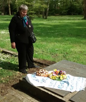 Довга дорога до батьківської могили
