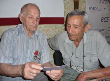 Сыроватский Б.С. из Красного Луча Донецкая обл. в офисе  беседует с председателем ДГО Третьяковым В.А.
