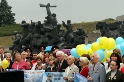 Мітинг біля Музею історії України в Другій світовій війні