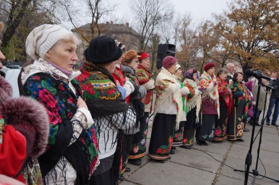 Виступ хору «Дарницькі зорі»